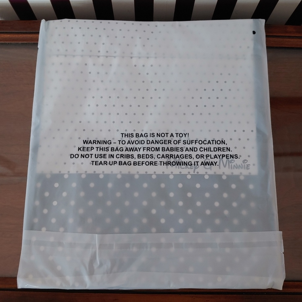 LAST ONE ❤ Mickey and Minnie Messanger Bag - Picture 8 of 8